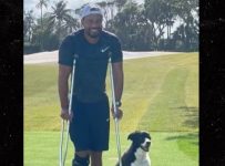 Tiger Woods Up On Crutches, Smiling in 1st Pic Since Crash