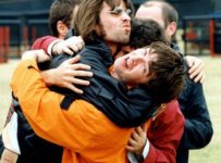 Noel Gallagher gets mistaken for estranged brother Liam – Music News