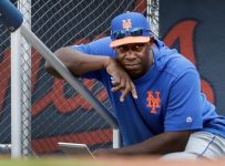 Mets, struggling to score, fire hitting coaches
