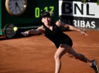 Halep withdraws from Wimbledon with injury