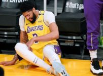 Sources: Injury-plagued Lakers seek new trainer