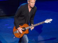 Lindsey Buckingham announces first ever solo tour of Europe – Music News