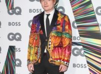 Ed Sheeran calls Elton John for fashion advice – Music News