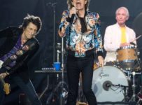 Mick Jagger pays tribute to Charlie Watts during first Rolling Stones gig since drummer’s death – Music News