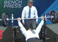 Did ESPN's Adam Schefter really bench press 225 lbs? | ESPN