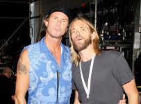 Watch Red Hot Chili Peppers pay tribute to Taylor Hawkins