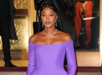 Naomi Campbell’s Purple Valentino Dress | Photos