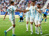 Messi scores five, Argentina extends run to 33