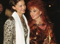 Ashley Judd hopes mother Naomi was able to find peace when she died – Music News