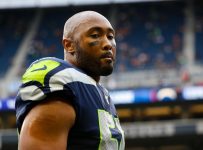 Wright retires as Seahawk after 11 NFL seasons
